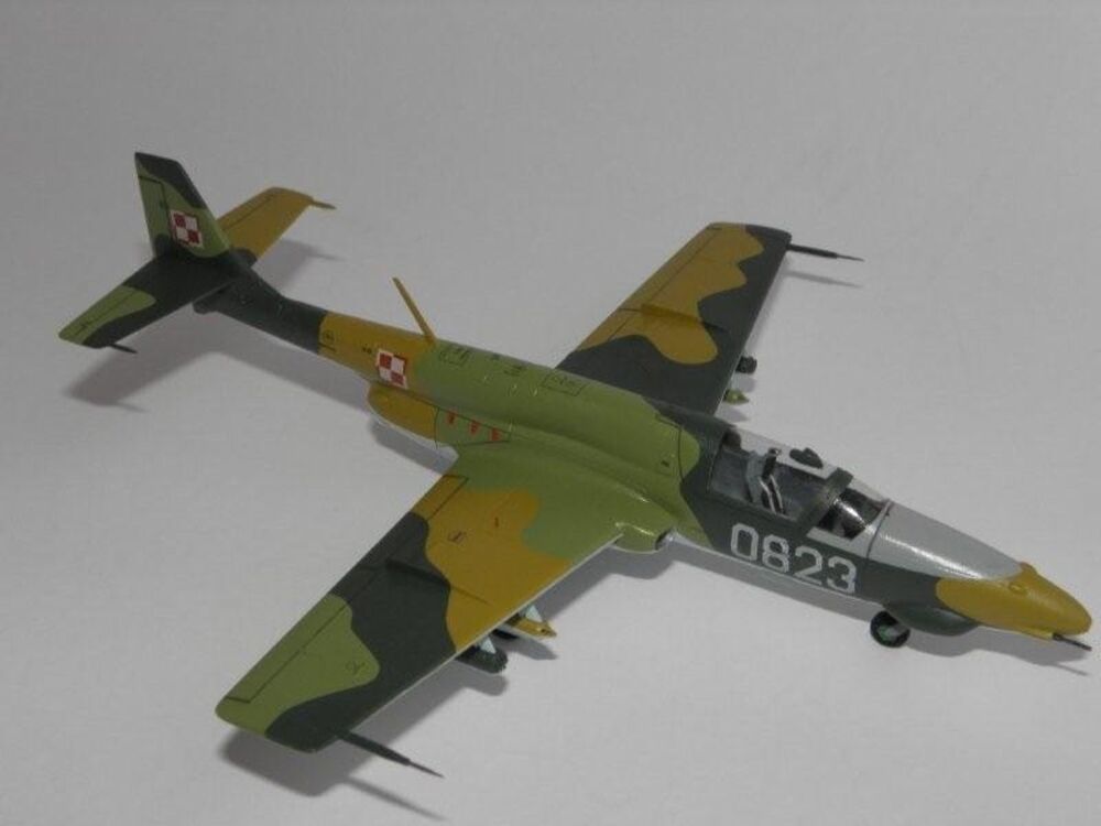 TS-11 Iskra 200BR