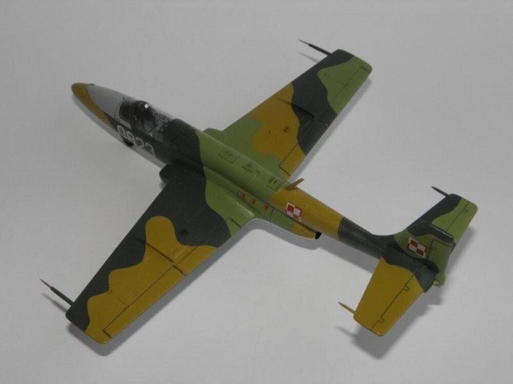 TS-11 Iskra 200BR
