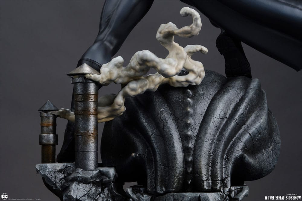 DC Comics Maquette 1/6 Batman (Black and Gray Edition) 50 cm