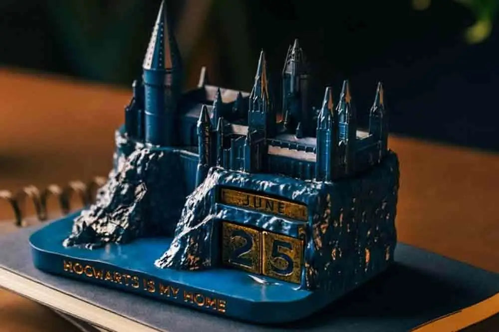 HARRY POTTER HOGWARTS 3D PERPETUAL CALENDAR