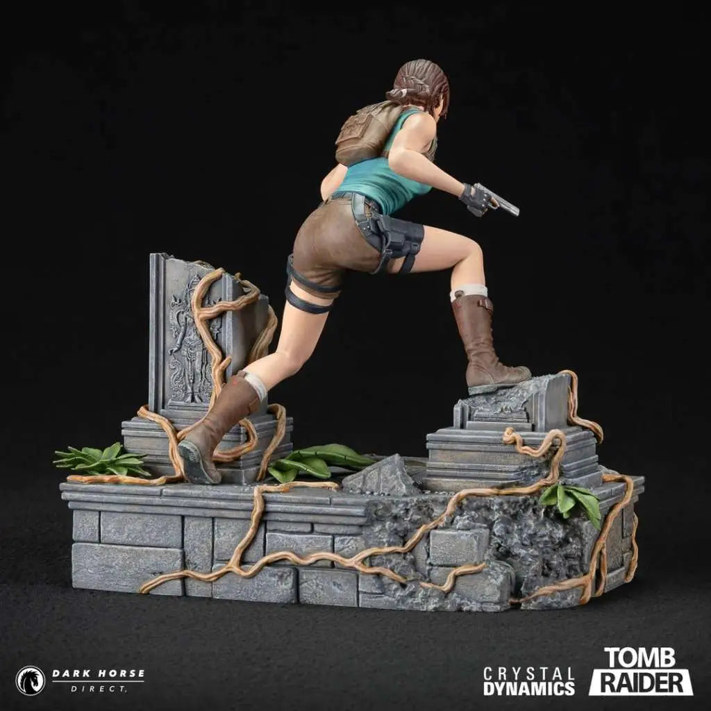 TOMB RAIDER LARA CROFT 24CM PVC STATUE