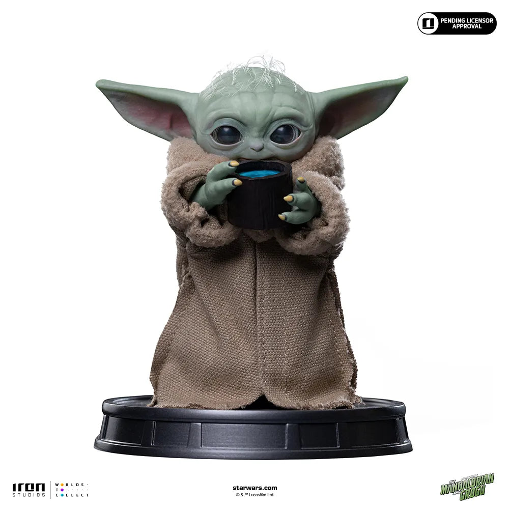 MANDALORIAN & GROGU MOVIE GROGU ALWAYS HUNGRY 1/4 LEGACY STATUE