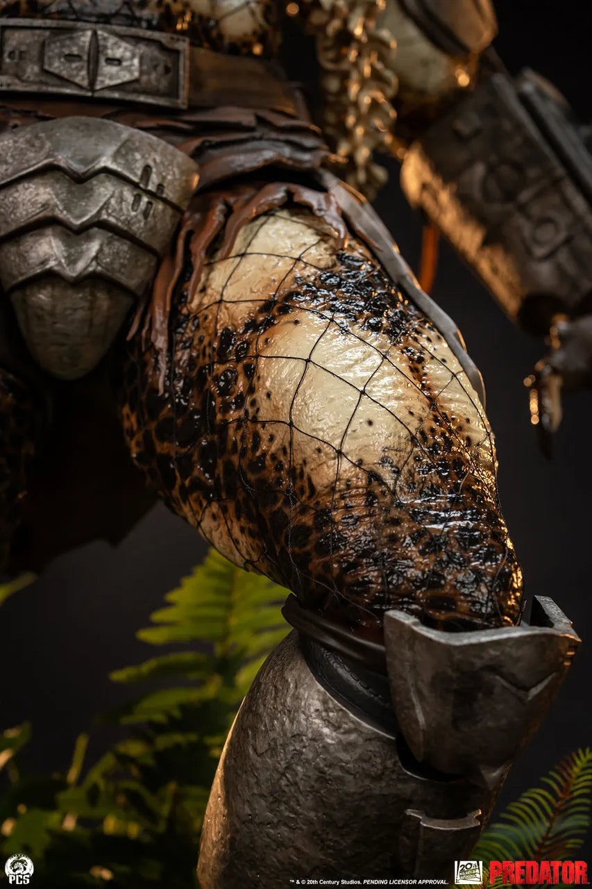 PREDATOR 1:2 SCALE STATUE