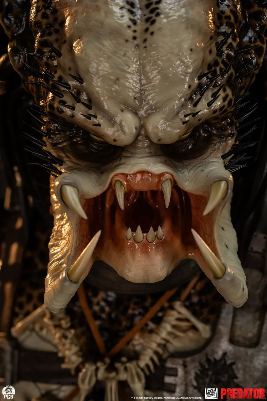 PREDATOR 1:2 SCALE STATUE