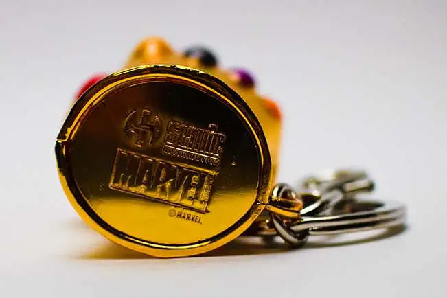 INFINITY GAUNTLET KEYCHAIN