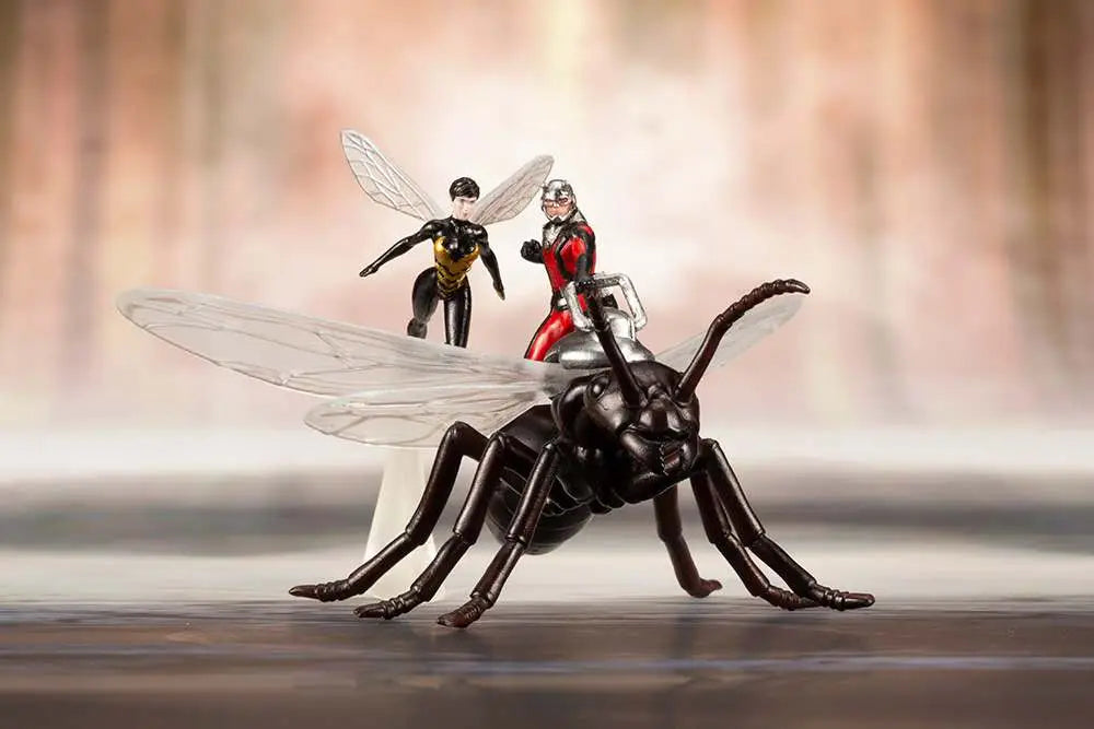 ASTONISHING ANTMAN & WASP ARTFX+ STATUE