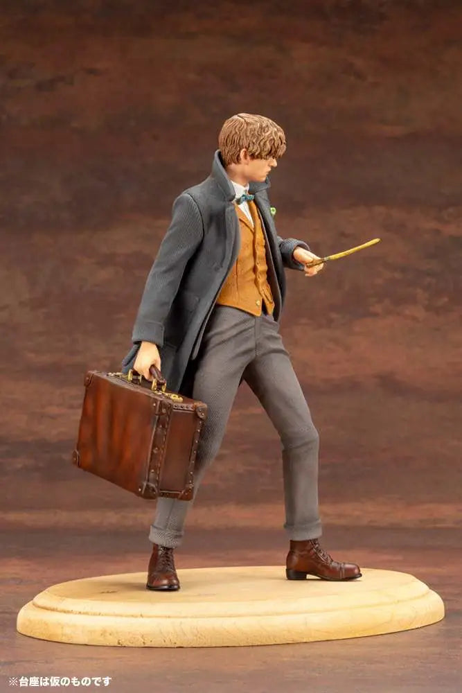FB CRIMES GRINDELWALD SCAMANDER ARTFX+