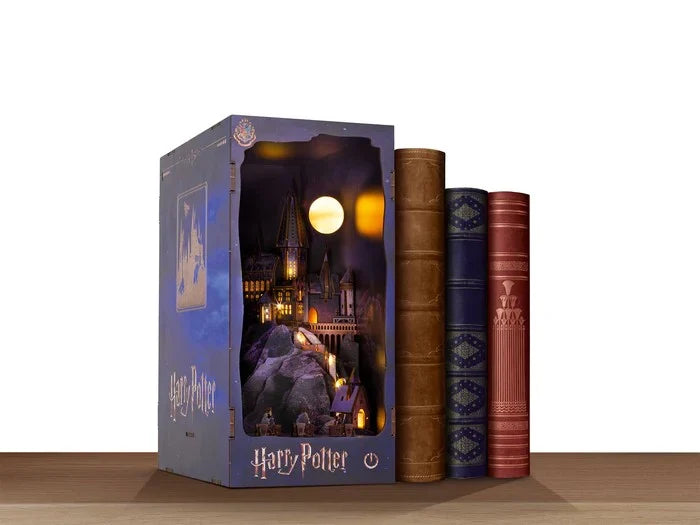 HARRY POTTER - BOOK NOOK KIT - Hogwarts Castle - 171pc + LED Light