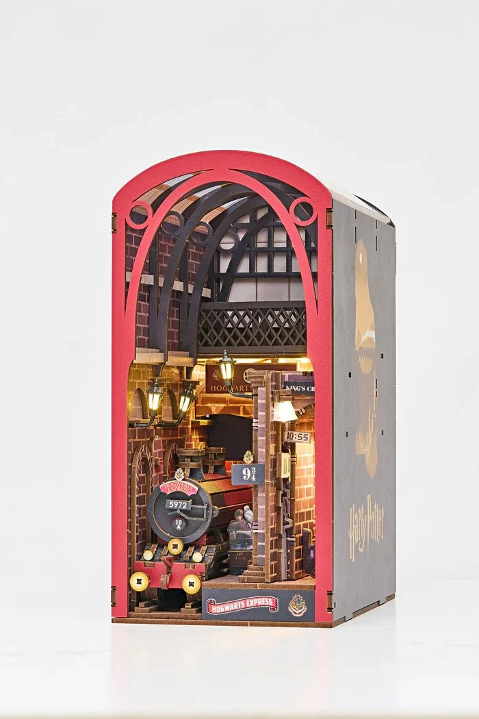 HARRY POTTER - BOOK NOOK KIT - Hogwarts Express - 238pc + LED Light