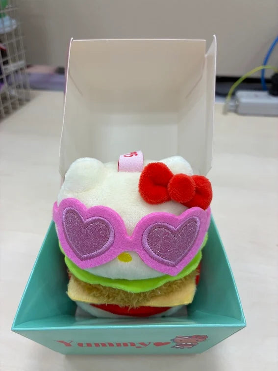 SANRIO - Hello Kitty's Chicken burger - Plush Kawaii YumYum 9cm