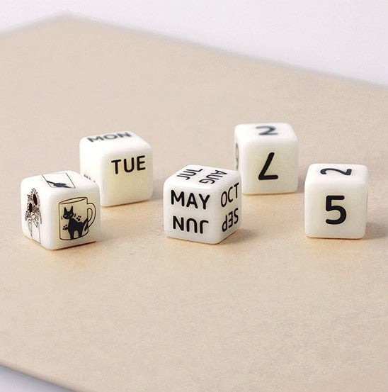 KIKI'S DELIVERY SERVICE - Kiki Salesclerk - Diorama & Calendar 11cm