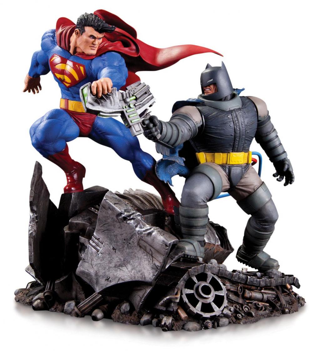 DC COMICS - Batman vs Superman Mini Battle Statue - 16cm