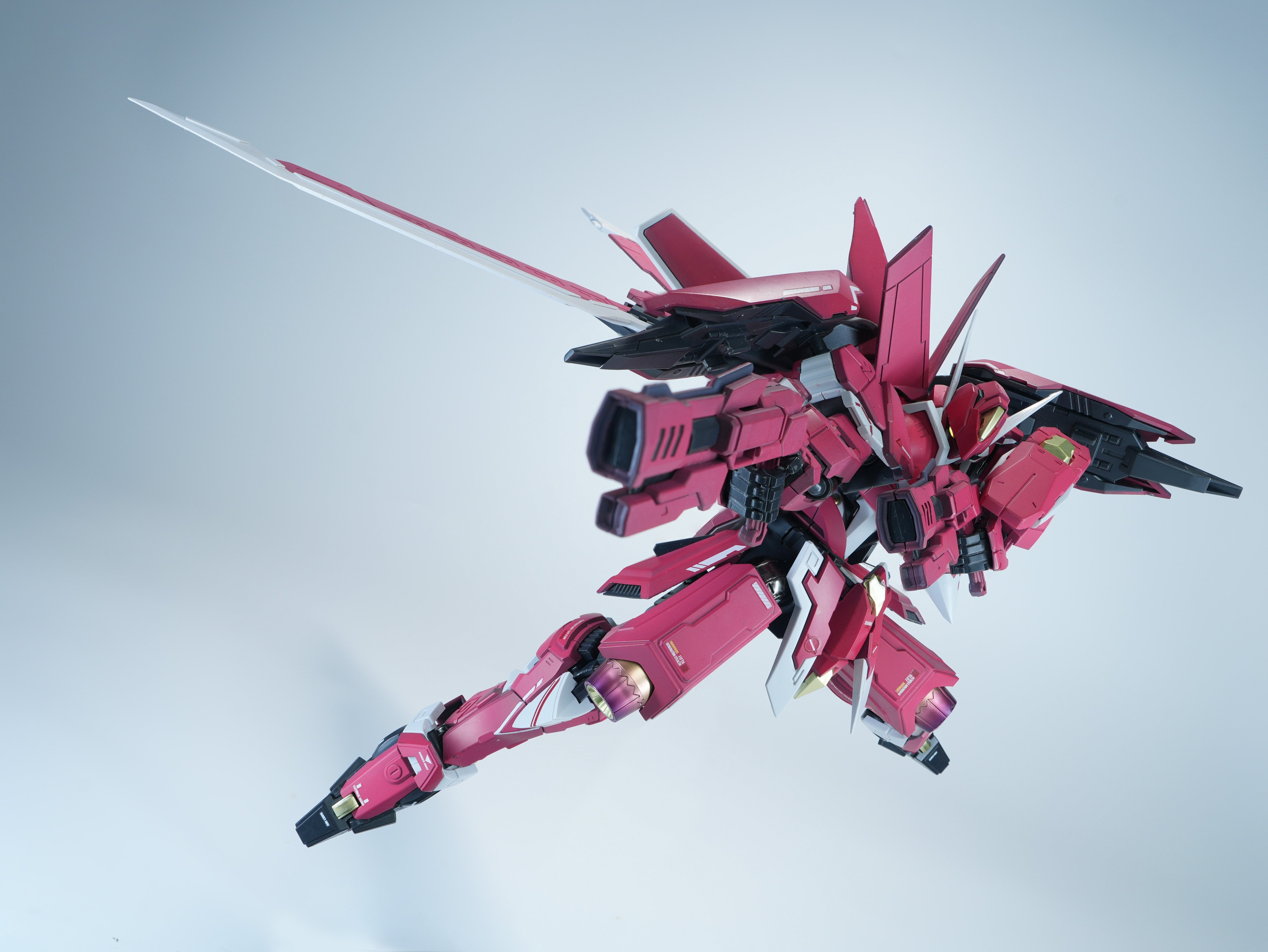 X-PLAY - J-20 Cang Wei Crimson Flowing Gold - Model Kit 21cm