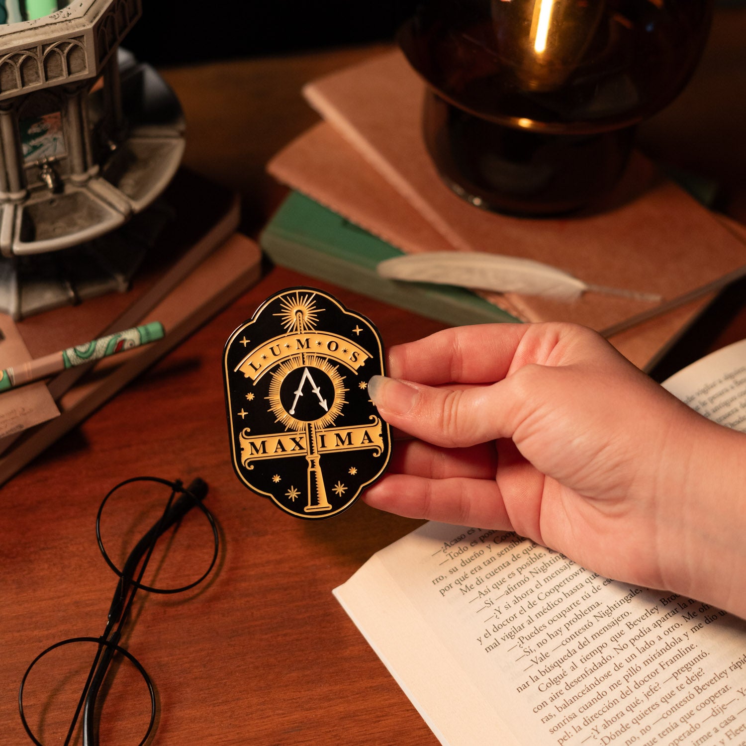 HARRY POTTER - Lumos Maxima - 'Glow in the Dark' Metal Magnet