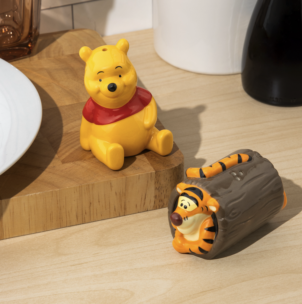 WINNIE THE POOH - Salt and Pepper Shakers Set