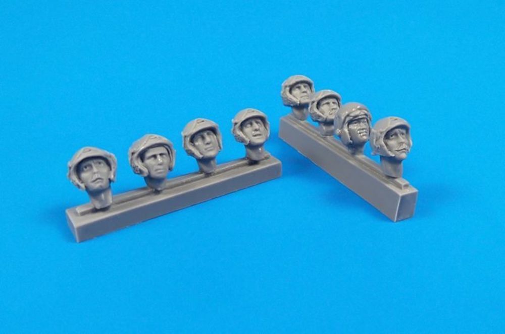 Universal Military Pilot Heads w/helmets (8 pcs)