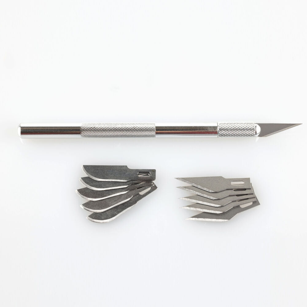 Aluminium scalpel with fine-pointed blade