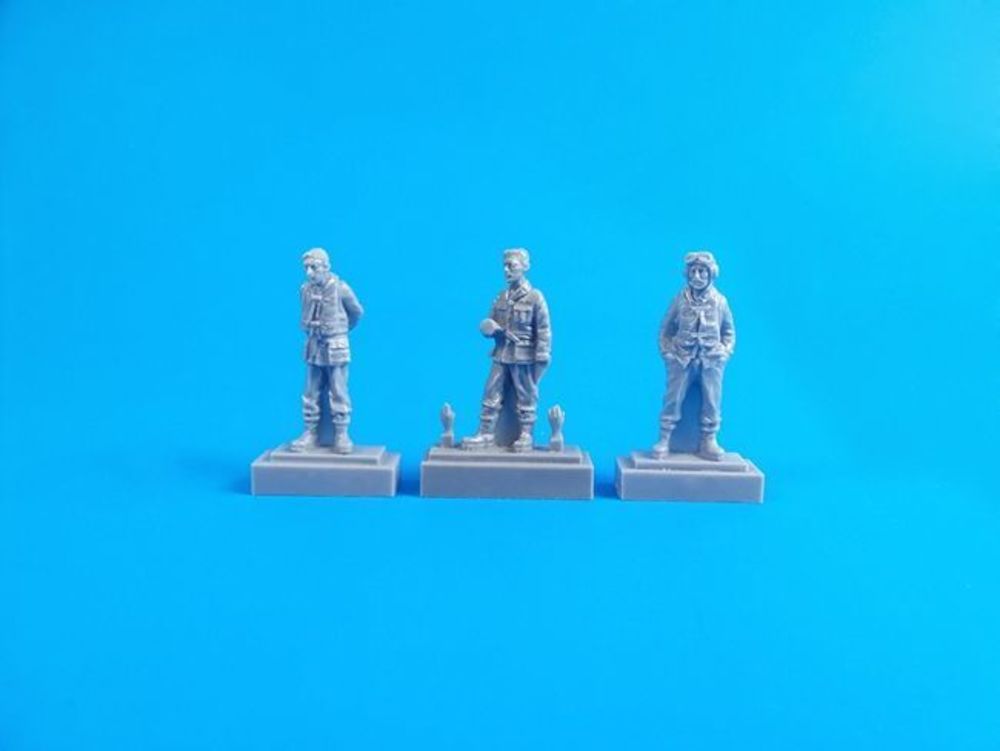 Barracuda Crew Members-Standing (3 fig.)