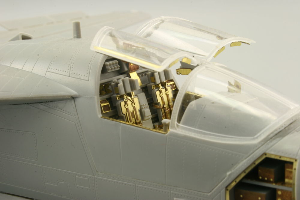 F-111 late seatbelts for Hobby Boss