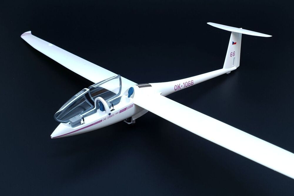 DG-1000S Glider AKVY