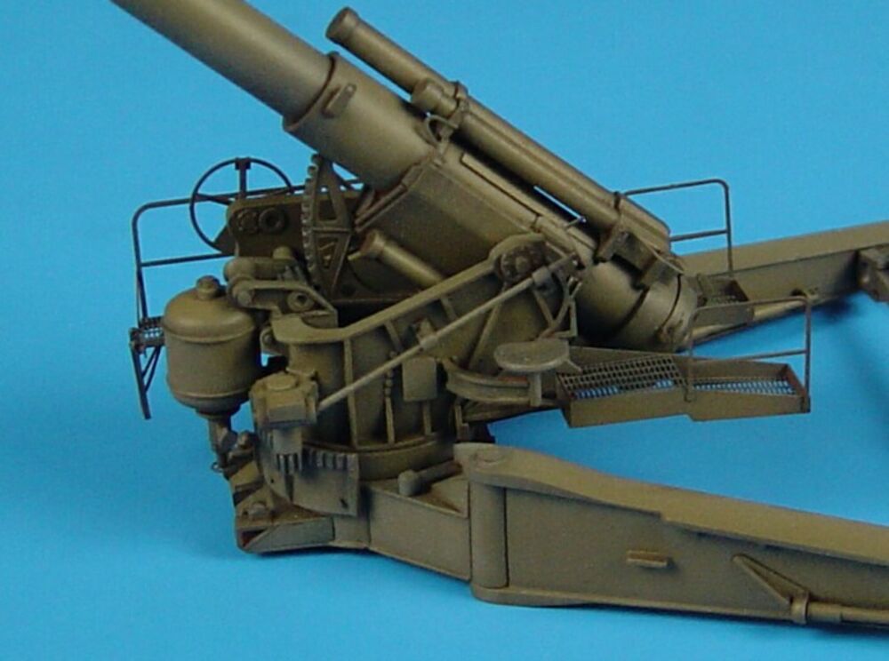 M1 240mm howitzer IN FIRE POSITION