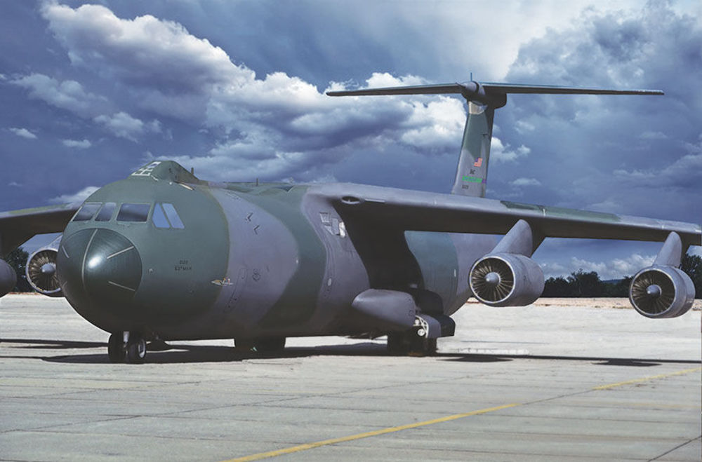 Lockheed C-141B Starlifter