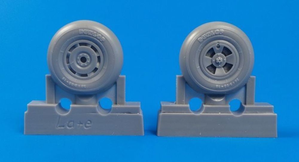 Tempest Mk.II/V/VI-main wheels late type