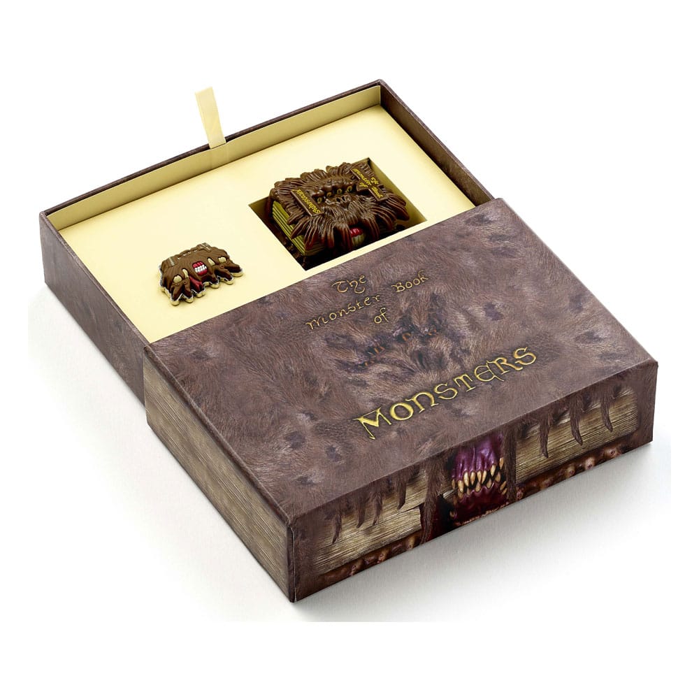 Harry Potter: Monster Book Keychain and Pin Badge Gift Set