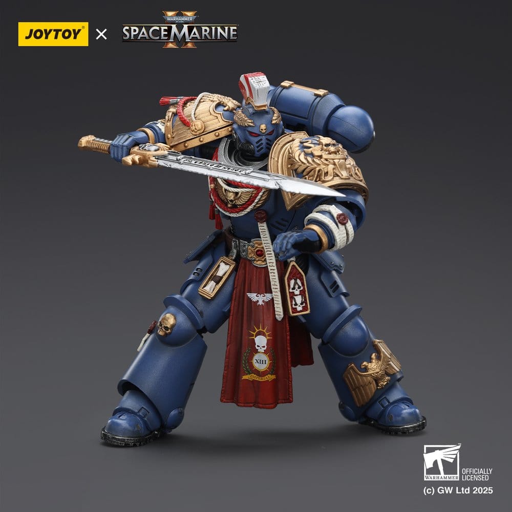Warhammer 40,000: Space Marine 2 Action Figure Ultramarines Relic Primus Armourwith Plasma Pistol and Combat Blade 13 cm