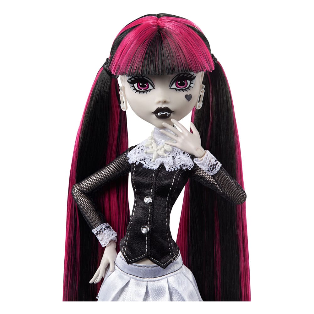 Monster High Reel Drama Doll Draculaura in Black And White
