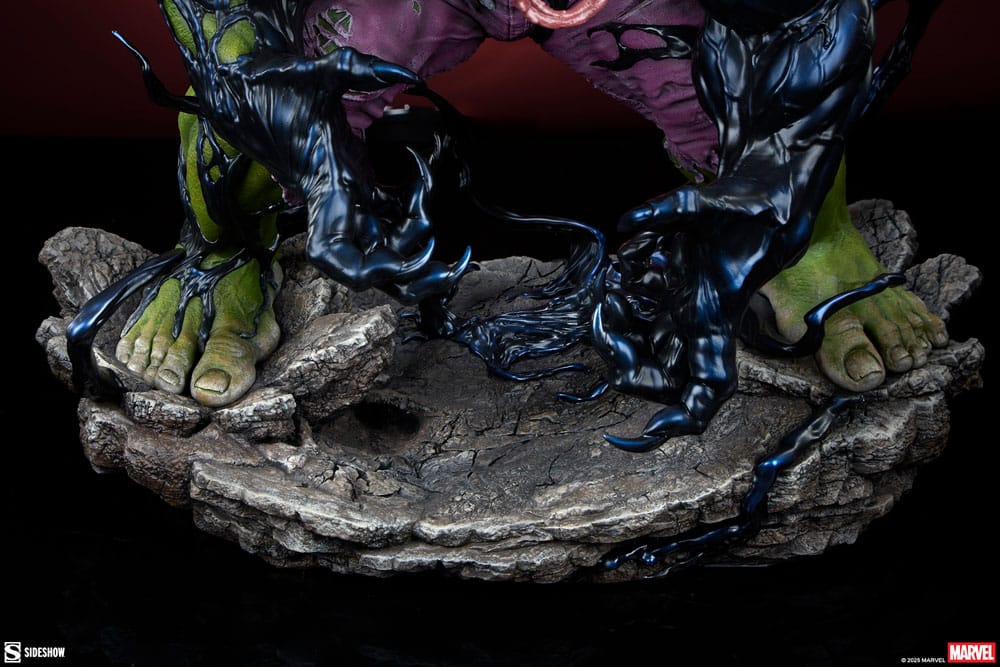 Marvel Premium Format Statue Venomized Hulk 63 cm
