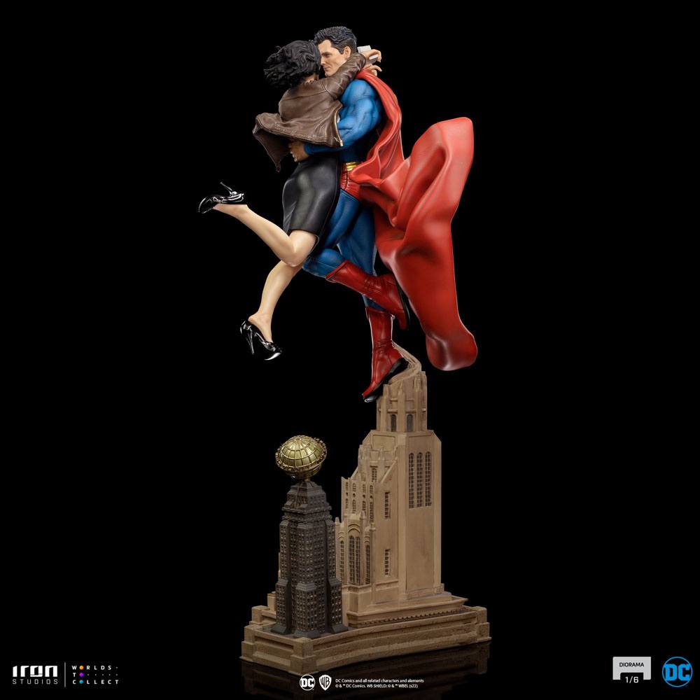 DC Comics Diorama 1/6 Superman & Lois 57 cm