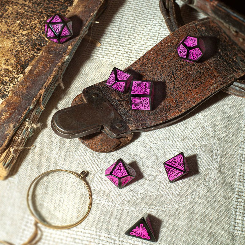 Call of Cthulhu 7th Edition Dice Set Black & Magenta (7)