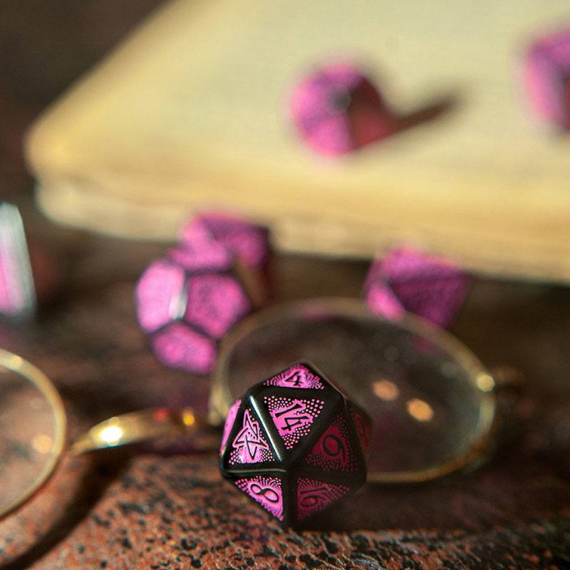 Call of Cthulhu 7th Edition Dice Set Black & Magenta (7)